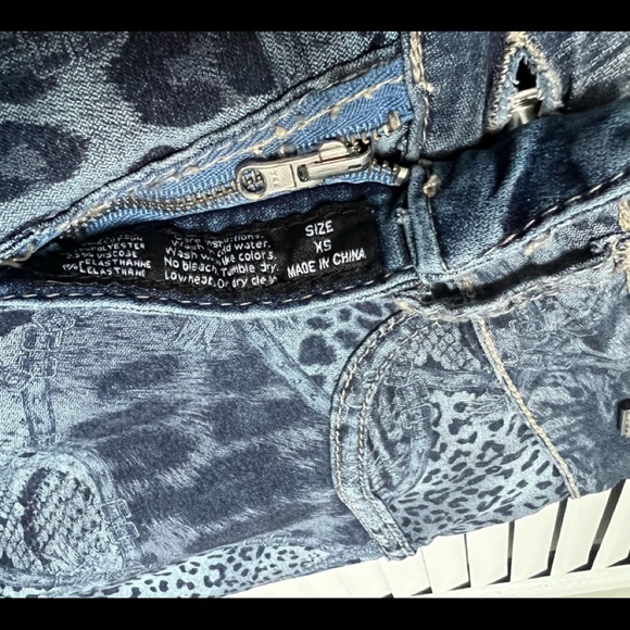 Venus Animal Print Jeans-Reversible - Picture 8 of 8